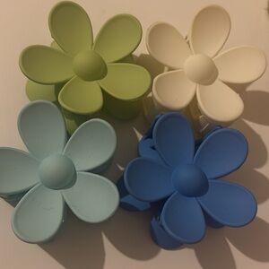 4 flower claw clips